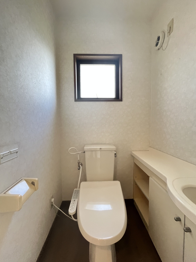 カウンター付き手洗いは小さなお子様もしっかり洗える高さです