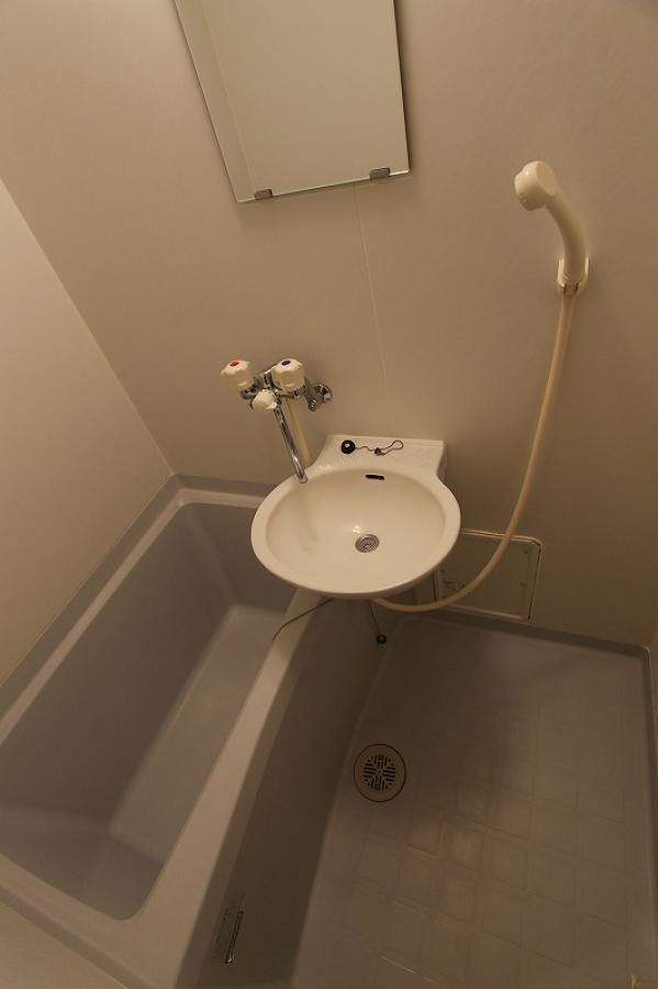 浴室※別室同じ間取りの写真。現況を優先します。