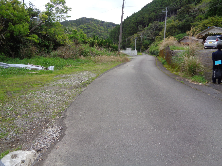 前面道路北向き
