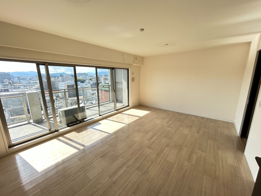 【18.7帖のLDK】 空間に広がりを生む、家族の笑顔あふれるリビング