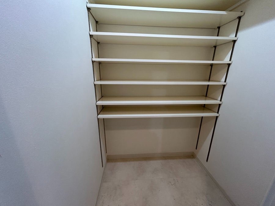 【シューズインクローゼット】 玄関横に、大容量の収納スペースあり!