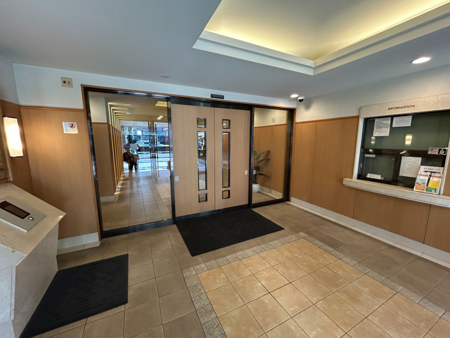 【エントランス】 明るく開放的なエントランスです!