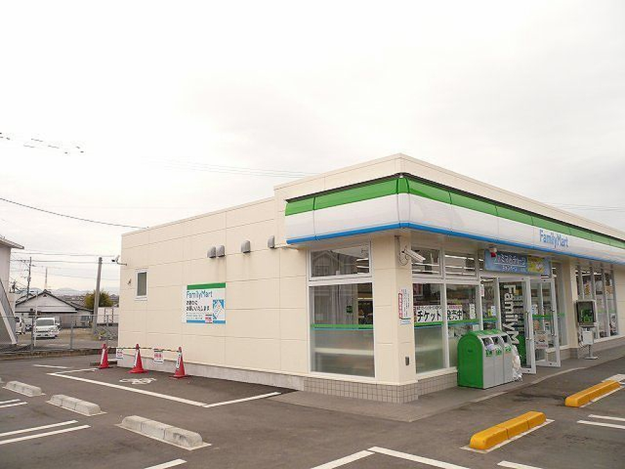 ファミリーマート小松バイパス店